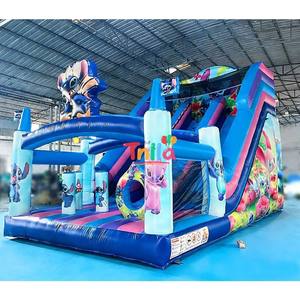 Château gonflable Stitch avec parcours d'obstacles, structure gonflable durable au design unique - Product Image 4