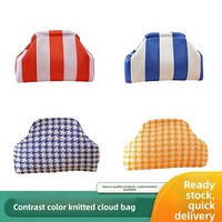 Tas Kosmetik Bentuk Bantal Rajutan Awan Gaya Baru, Nuansa Mewah, Motif Kotak-Kotak Warna Kontras, Penutup Magnetik Lembut