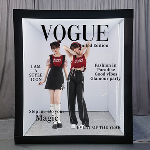 Cabina de Fotos de Madera, Cabina de Fotos con Diseño de Revista, para Bodas, Estilo Vogue - Product Image 1