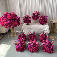 Boule de fleurs moderne et économique de 35 cm sur un vase pour les arrangements de table de mariage et de dîner