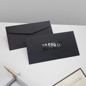 <span class=keywords><strong>Enveloppes</strong></span> rectangulaires pliables en papier kraft noir imprimées sur mesure avec options de papier offset et de carton, couleur et taille personnalisées - Product Image 1