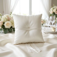 Coussin de mariage brodé et gaufré avec nœud appliqué R0743