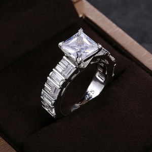 Anello di Fidanzamento Quadrato di Lusso per Donne, Elegante Gioiello da Dito alla Moda - Product Image 6