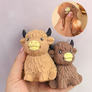 Juguete de Peluche de Vaca Highland, Nuevo Juguete Antiestrés de Dibujos Animados, Bola de Malta y Harina para Apretar, Juguetes Sensoriales para Decoración de Escritorio, Regalo para Fiestas - Product Image 3