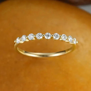 Elegante Anello con Zirconi Incastonati, Gioiello Minimalista Classico da Donna, per Uso Quotidiano, Regalo Chic - Product Image 2