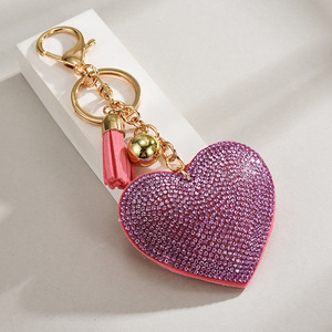 Regali di San Valentino, Portachiavi a Forma di Cuore con Strass, Ciondolo in Flanella Coreana con Nappina, Accessorio per Borsa e Auto - Product Image 5