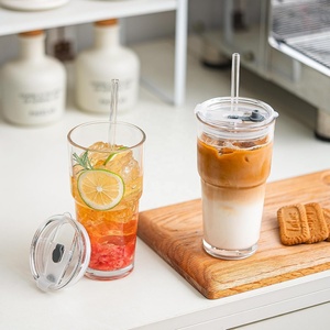 Venta al por mayor directa de fábrica: Vaso de vidrio de 20 oz, transparente y acanalado, a prueba de fugas, reutilizable para café helado y té boba, con tapa y pajita - Product Image 2