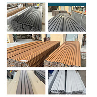 Panneau mural cannelé WPC en stock, prêt à l'emballage sur palette, co-extrusion anti-termites, revêtement composite bois pour le commerce de gros