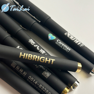 <span class=keywords><strong>Penna</strong></span> Promozionale <span class=keywords><strong>Nera</strong></span> con Inchiostro <span class=keywords><strong>Gel</strong></span> 0.5mm, Fusto Nero Personalizzabile con LOGO Stampato - Product Image 4