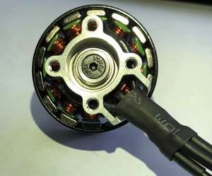 มอเตอร์ไร้แปรงถ่าน kv900แบบ640KV/900KV/1050KV/1200KV/1520KV 5-8S เพลาขับแบบกลวงมอเตอร์ไร้แปรงถ่านสำหรับรถแข่ง - Product Image 5