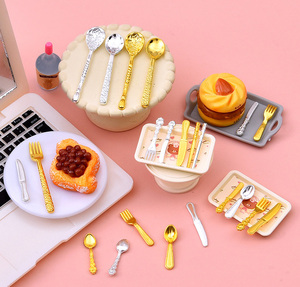 Vajilla de resina en miniatura <span class=keywords><strong>para</strong></span> casa de muñecas, escala 1:12, Mini <span class=keywords><strong>palillos</strong></span>, tenedor, cuchara, cuchillo, juego <span class=keywords><strong>para</strong></span> casa de muñecas, accesorios de cocina - Product Image 6