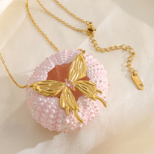 Yf6447 Nouveau collier pendentif en acier inoxydable plaqué or 18 carats en forme de <span class=keywords><strong>papillon</strong></span> tridimensionnel avec zircon rose, ne ternit pas - Product Image 4