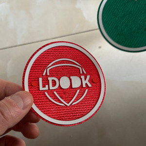 Étiquette thermocollante pour T-shirt, logo en relief, patch de transfert en silicone pour vêtements en microfibre - Product Image 1