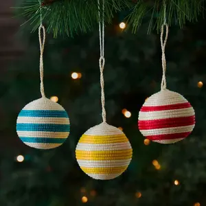 Nuevos diseños Seagrass Christmas Colorful Ball Ornament Set Christmas Tree Decor OEM Embalaje personalizado Hecho en Vietnam Fabricante - Product Image 1