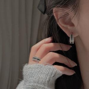 Pendientes de Plata de Ley S925 con Circonita Vintage en Forma de Gota, Diseño de Nicho Simple y Moderno, Joyería con Hebilla para las Orejas - Product Image 3