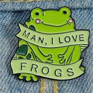 Insignia <span class=keywords><strong>de</strong></span> Metal personalizada del fabricante Animal Rana verde Broche inglés Letra Ranas Forma Beneficiosa Insecto Proteger Tierra Esmalte Pins - Product Image 3