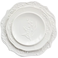 Service de vaisselle en céramique avec motif de muguet en relief européen, assiettes blanches en relief faites à la main pour les événements de mariage