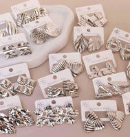 Clous d'Oreilles Personnalisés en Gros, Massifs Hypoallergéniques, Papillon Fleur, Acier Inoxydable Plaqué Or 18 Carats PVD, pour Femme