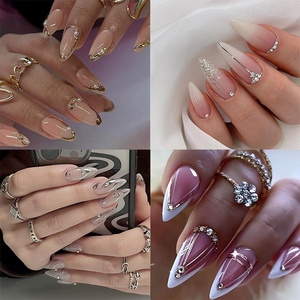 24 piezas de <span class=keywords><strong>uñas</strong></span> postizas con accesorios de estilo europeo, con motivos florales franceses en <span class=keywords><strong>forma</strong></span> de <span class=keywords><strong>almendra</strong></span>. - Product Image 2