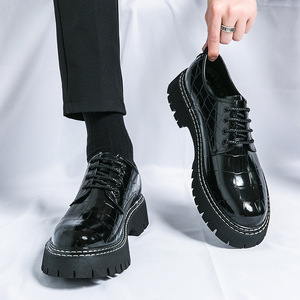 Zapatos de cuero informales para hombre, zapatos de vestir de cuero charol de estilo británico con punta redonda para boda, novio, fiesta de negocios, zapatos Oxford formales - Product Image 2