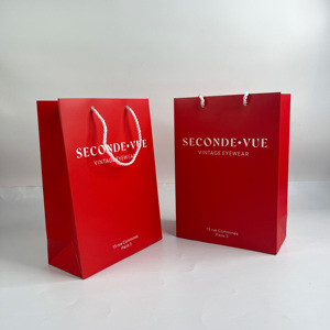 Sacs en papier rouge mat avec estampage à chaud blanc - Sacs shopping personnalisés pour boutiques, vins et cosmétiques - Product Image 2