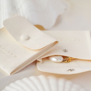 PandaSew Pochette à bijoux personnalisée avec logo, mini enveloppe, fermeture à bouton pression, pochette à bijoux en microfibre de luxe - Product Image 3