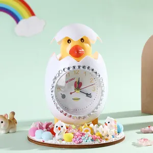 डाई क्रीम-गोंद हस्तनिर्मित ब्रेकिंग चिक घड़ी रात बच्चों के लिए छोटे सजावटी उपहार खिलौने