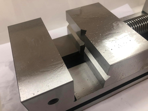 Étau <span class=keywords><strong>de</strong></span> serrage <span class=keywords><strong>de</strong></span> précision QGG pour machine-outil, en acier allié haute précision 0,005 mm, pour rectification CNC, électroérosion, découpe <span class=keywords><strong>de</strong></span> fil et fraisage - Product Image 4