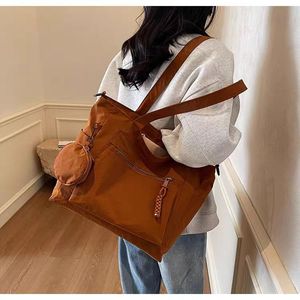 Borse a tracolla Casual in Nylon tinta unita da donna di grande capacità per pendolari borsa a tracolla da donna semplice borsa leggera da donna - Product Image 4