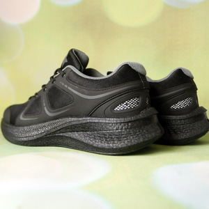 รองเท้าวิ่ง 15 สกินคิงสีดำ แบบยูนิเซ็กส์ พื้นรองเท้าส้นเตี้ยทำจากยาง เหมาะสำหรับการฝึกกีฬา ใส่สบาย น้ำหนักเบา เหมาะสำหรับการออกกำลังกาย - Product Image 3