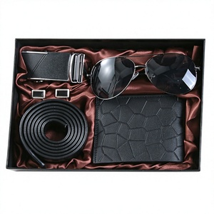 Coffret Cadeau d'Affaires pour Homme : Ceinture, Lunettes de Soleil, <span class=keywords><strong>Portefeuille</strong></span> – Édition Spéciale Fête <span class=keywords><strong>des</strong></span> Pères – Impression UV sur Papier de Qualité Supérieure – Lot de 6 - Product Image 1