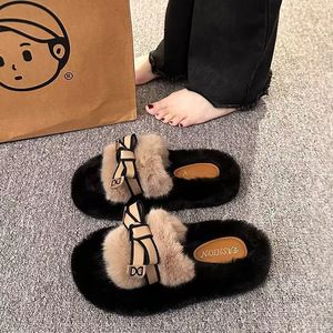 Chaussons d'intérieur doux et moelleux pour femmes, imprimés, à fourrure croisée, en peluche, pour la maison, vente en gros - Product Image 4