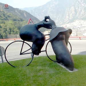 Città acquisizione Jean Louis Toutain astratto uomo grasso bronzo statua scultura postino - Product Image 3