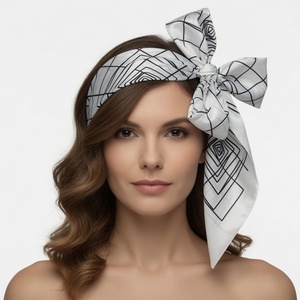 Écharpe carrée de luxe <span class=keywords><strong>en</strong></span> <span class=keywords><strong>soie</strong></span> <span class=keywords><strong>blanche</strong></span> à imprimé géométrique personnalisé, bandeau et foulard pour femme, idéale pour la remise des diplômes - Product Image 1