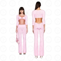 Ensemble deux pièces pour femme grande taille : haut court à manches longues et pantalon droit taille haute, idéal pour le fitness et les loisirs.