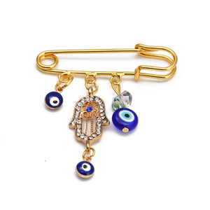 Banhado A ouro Palma Sinal de Sorte <span class=keywords><strong>Evil</strong></span> <span class=keywords><strong>Eye</strong></span> Broche Pin Olho Azul Mão Pingente de Metal Colar De Jóias Para As Mulheres E Homens o melhor Presente - Product Image 6