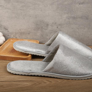 Otel ve Ev Konaklamaları İçin Tek Kullanımlık Terlikler Yıldızlı Oteller İçin Özel Kalın Tabanlı Kaymaz Baskılı Logolu - Product Image 4