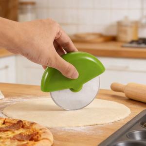 Cortador de <span class=keywords><strong>Pizza</strong></span> Circular de Acero Inoxidable, Portátil, Multifuncional, con Mango de Plástico, para Moldear, Hornear y Rebanar Masa - Product Image 3