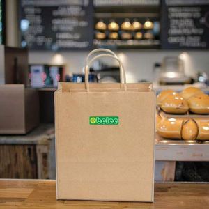 Vente chaude en gros Bon prix Sacs en papier kraft blanc et noir pour emballage de cadeaux, de fleurs, de nourriture, de pizza, gaufrage, matériaux recyclés - Product Image 1