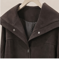Veste courte en cuir de mouton marron pour femme, col à revers large, boutons métalliques, vêtement d'extérieur décontracté pour l'automne et l'hiver