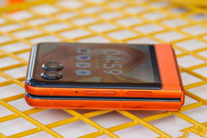 GSM-FIX Razr 50 Telefono Cellulare con Schermo OLED Pieghevole da 6.9", Ricarica Wireless, Fotocamera da 50.0MP, Dimensity 7300X, Dual Sim - Product Image 6