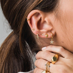 Pendientes ROXI Minimalistas Plateados con Tres Bolas, Pendientes Pequeños y Lindos con Tres Puntos - Product Image 6