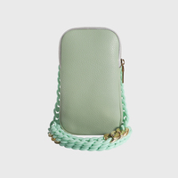 Pochette de luxe vert avocat personnalisée pour téléphone portable large chaîne métallique épaisse en acrylique petits sacs à bandoulière en cuir PU pour femmes
