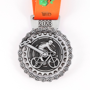 Medaglia Sportiva Personalizzata per Ciclismo con Nastri, <span class=keywords><strong>Logo</strong></span> Inciso 3D in Lega di Zinco Placcata Argento - Product Image 1