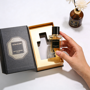 Boîte d'emballage de parfum cosmétique de luxe en <span class=keywords><strong>carton</strong></span> rigide avec logo personnalisé, 30 ml, avec fermeture magnétique - Product Image 2