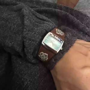 Reloj de Cuarzo Único y Original de Estilo Vintage Casual Deportivo con Correa de Cuero y Patrón Floral para Mujer, Resistente al Agua - Product Image 6