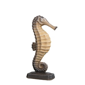 Hippocampe en résine avec sable et coquillages à vendre - Product Image 6