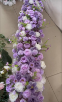 Vente en gros de chemins de table en fleurs artificielles en soie modernes pour la décoration de table de mariage, taille et couleur personnalisables, fleurs en soie durables