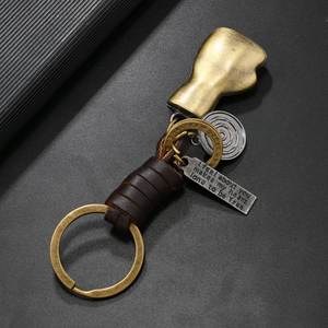 Llavero de metal con guantes de boxeo, colgante vintage de aleación de bronce y cuero trenzado, regalo creativo y personalizado al por mayor - Product Image 3