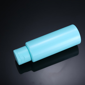 Flacon de voyage en plastique bleu 80 ml avec bouchon à clapet pour usage cosmétique visage - Product Image 3